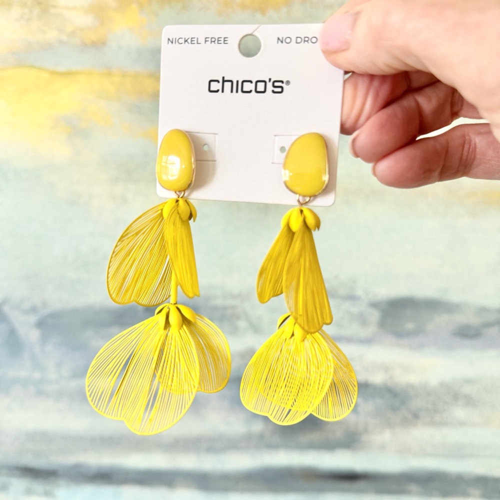NWT Chico’s Tonal Mixed Petal Statement Drop Earrings No Droop